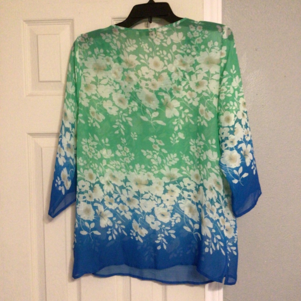 4 for $15 Valerie Stevens green floral blouse embellished - Picture 5 of 5